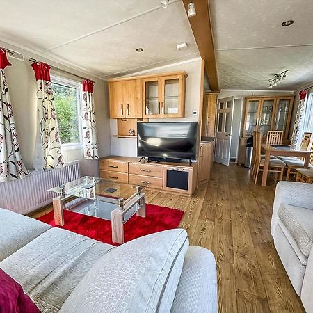 فندق 6 Berth Caravan With Decking At Cherry Tree Park In Norfolk Ref 70014G غريت يورماوث المظهر الخارجي الصورة