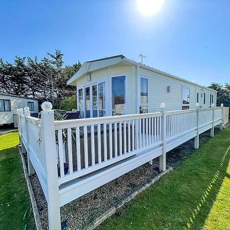 فندق 6 Berth Caravan With Decking At Cherry Tree Park In Norfolk Ref 70014G غريت يورماوث المظهر الخارجي الصورة