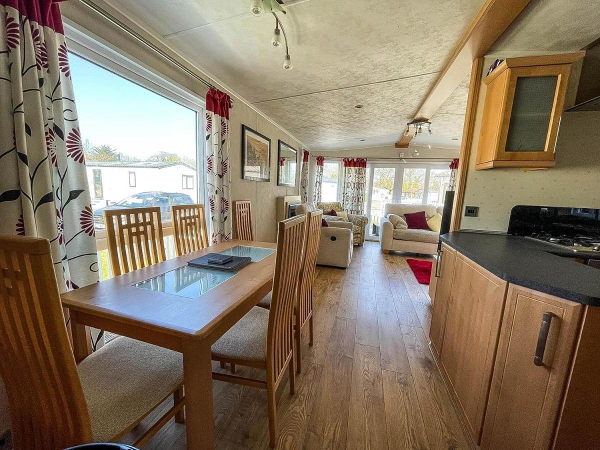 فندق 6 Berth Caravan With Decking At Cherry Tree Park In Norfolk Ref 70014G غريت يورماوث المظهر الخارجي الصورة