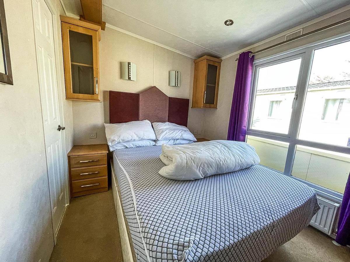 فندق 6 Berth Caravan With Decking At Cherry Tree Park In Norfolk Ref 70014G غريت يورماوث المظهر الخارجي الصورة