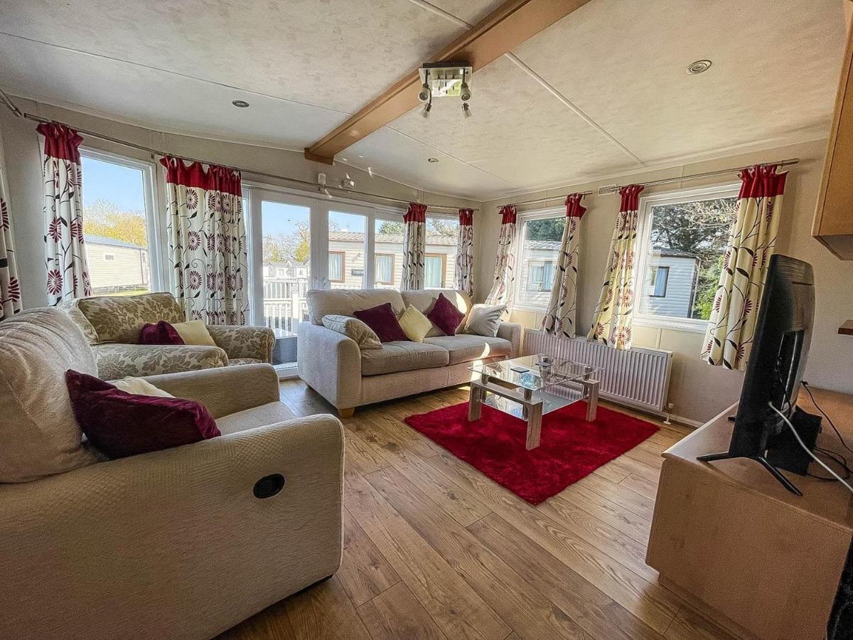 فندق 6 Berth Caravan With Decking At Cherry Tree Park In Norfolk Ref 70014G غريت يورماوث المظهر الخارجي الصورة